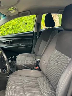 Toyota Yaris L Hatchback 5dr 2018 Blanc