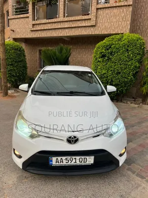 Toyota Yaris L Hatchback 5dr 2018 Blanc