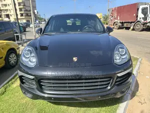 Photo - Porsche Cayenne S AWD 2017 Black