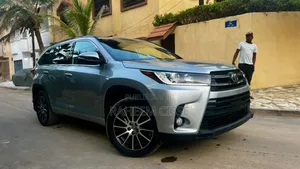 Toyota Highlander SE 4x4 V6 (3.5L 6cyl 8A) 2018 Gris