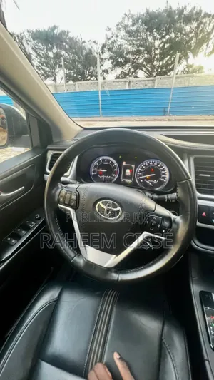 Toyota Highlander SE 4x4 V6 (3.5L 6cyl 8A) 2018 Gris