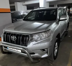 Photo - Toyota Land Cruiser Prado 2019 Gris