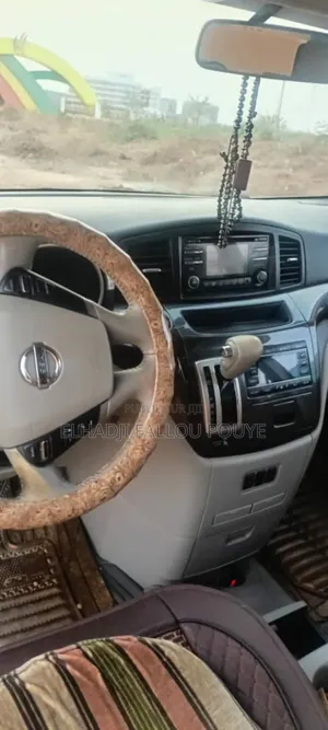 Nissan Quest 2012 Doré