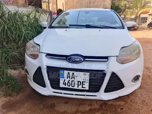 Photo - Ford Focus 2012 Blanc cassé