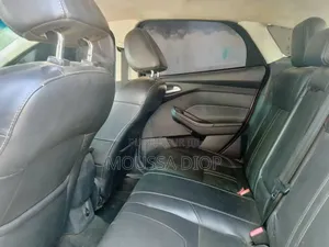 Ford Focus 2012 Blanc cassé