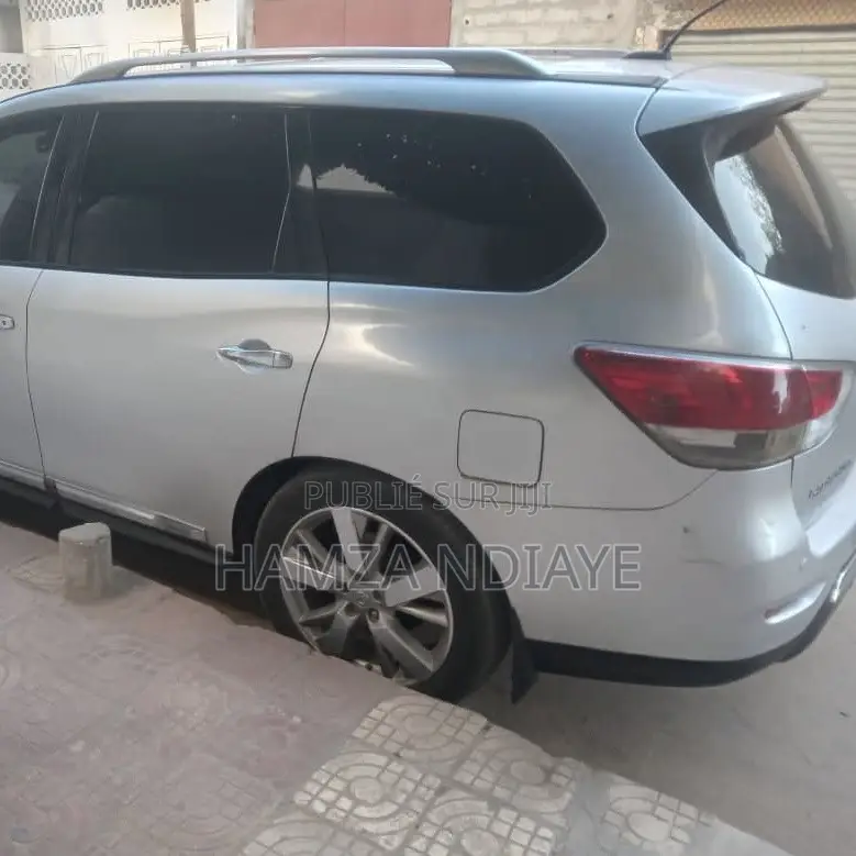Nissan Pathfinder 2015 Gris