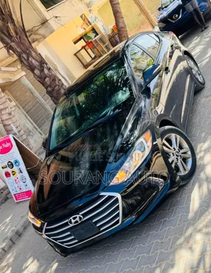 Hyundai Elantra Limited Sedan FWD (2.0L 4cyl 6A) 2017 Black