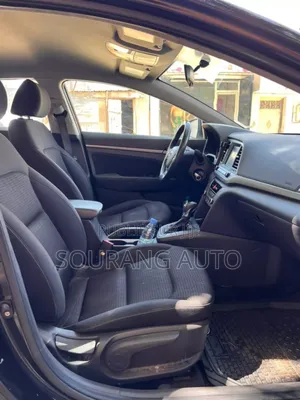 Hyundai Elantra Limited Sedan FWD (2.0L 4cyl 6A) 2017 Black