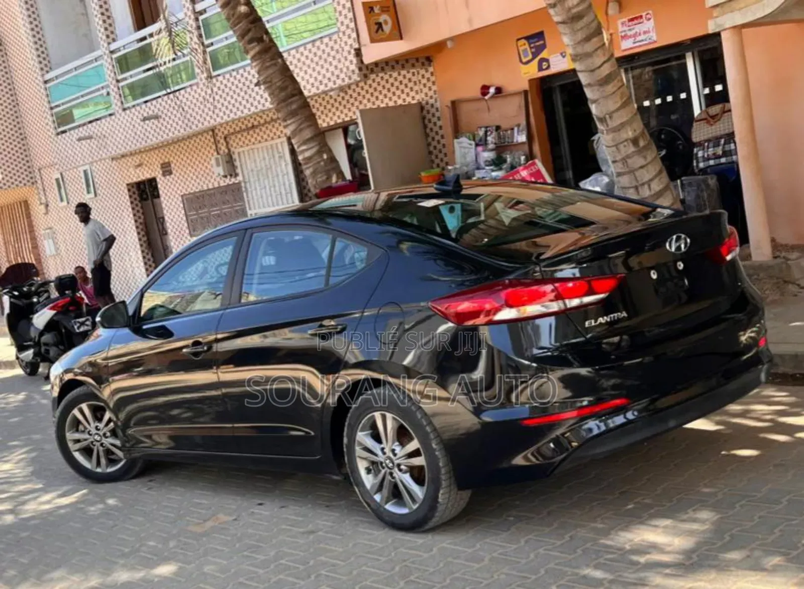 Hyundai Elantra Limited Sedan FWD (2.0L 4cyl 6A) 2017 Black