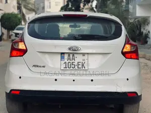 Ford Focus S Sedan FWD (2.0L 4cyl 5M) 2012 Blanc