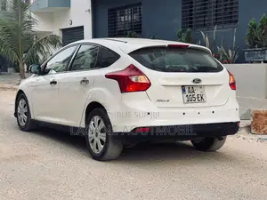 Ford Focus S Sedan FWD (2.0L 4cyl 5M) 2012 Blanc