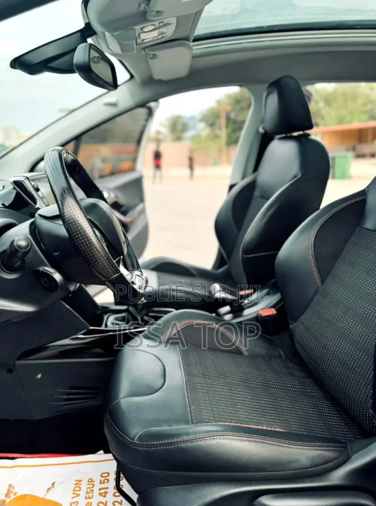 Peugeot 2008 2018 Gris