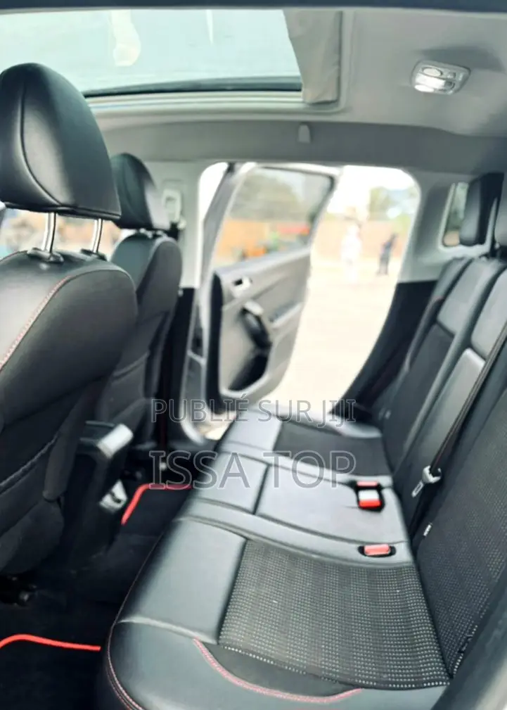 Peugeot 2008 2018 Gris