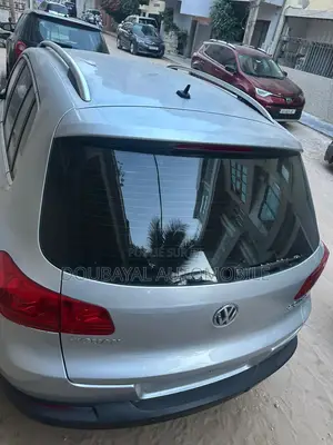 Volkswagen Tiguan S 4dr SUV (2.0L 4cyl Turbo 6A) 2015 Gris