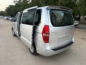 Hyundai Starex 2017 Gris