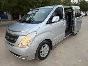 Hyundai Starex 2017 Gris