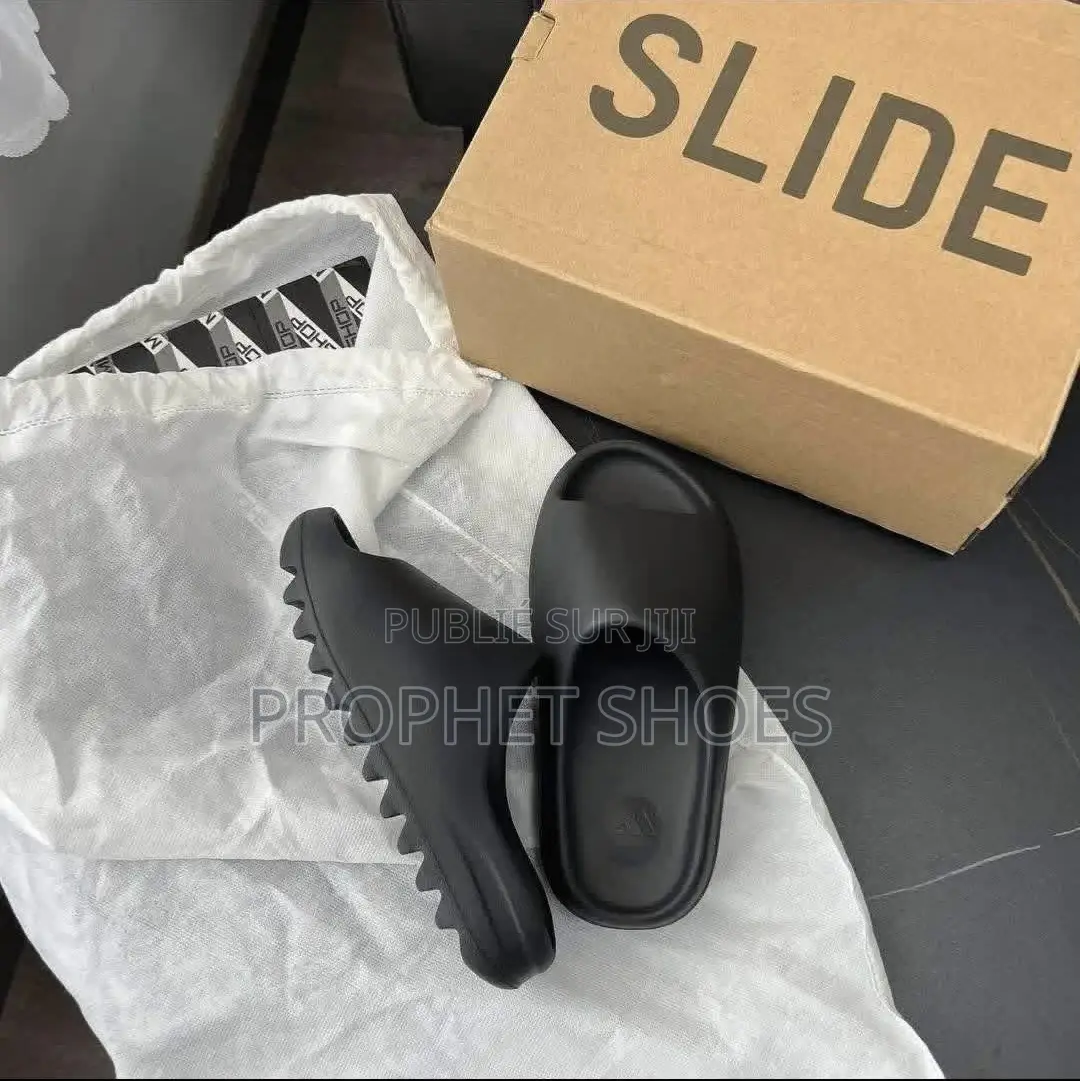 Sandale Crocs Et Yeezi Slides