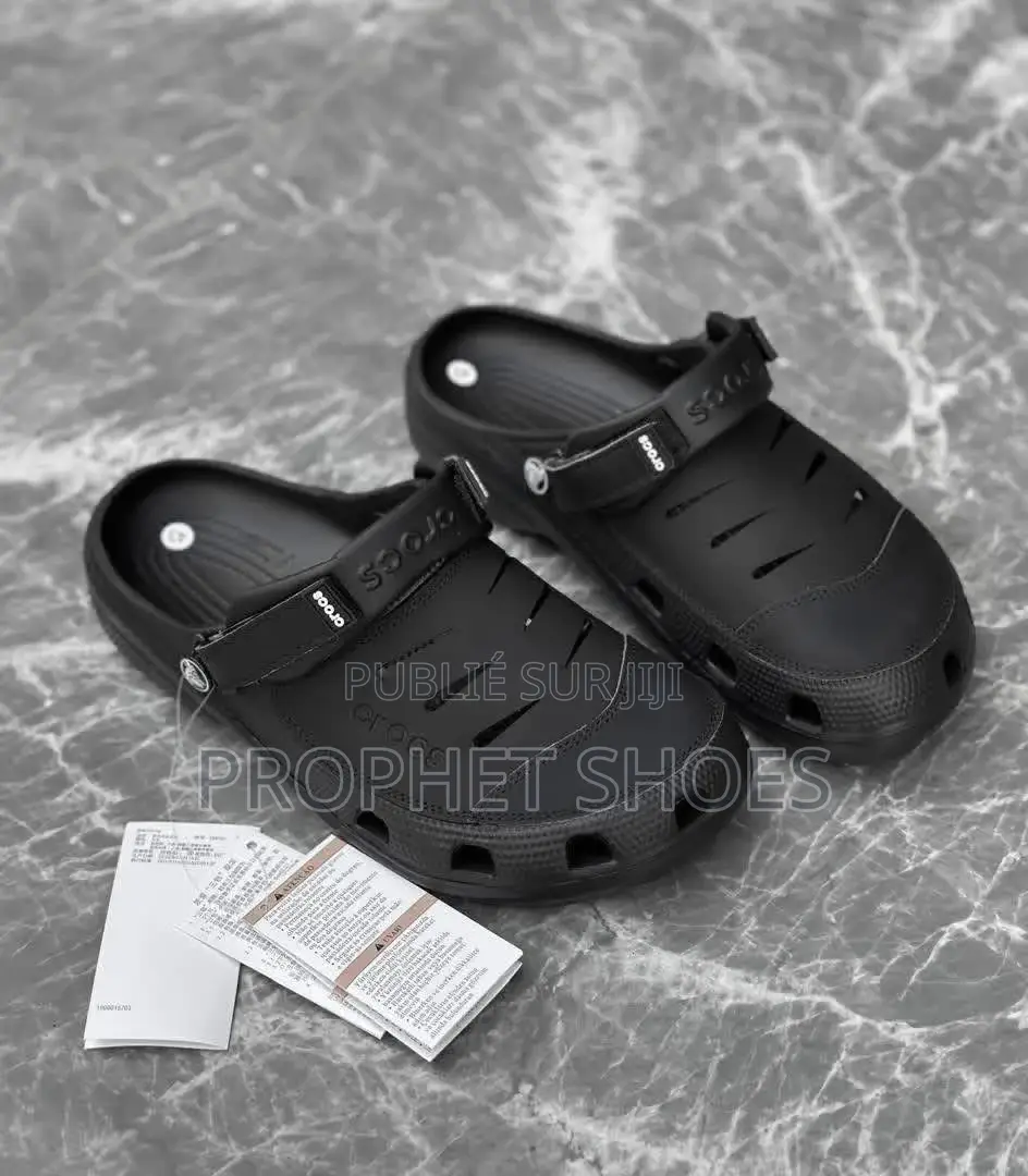 Sandale Crocs Et Yeezi Slides