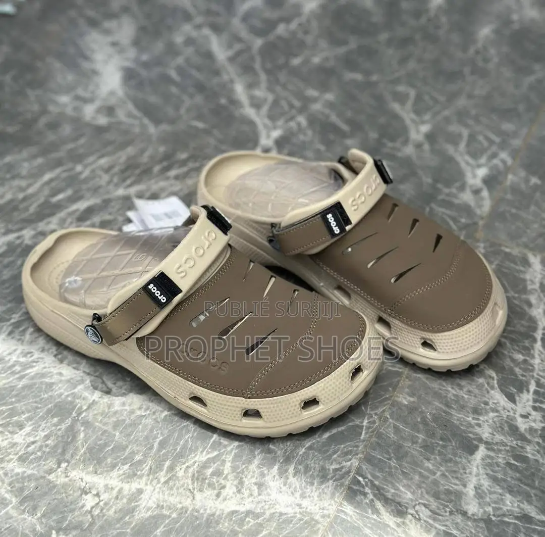 Sandale Crocs Et Yeezi Slides