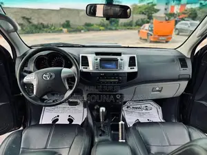 Toyota Hilux 2016 Black