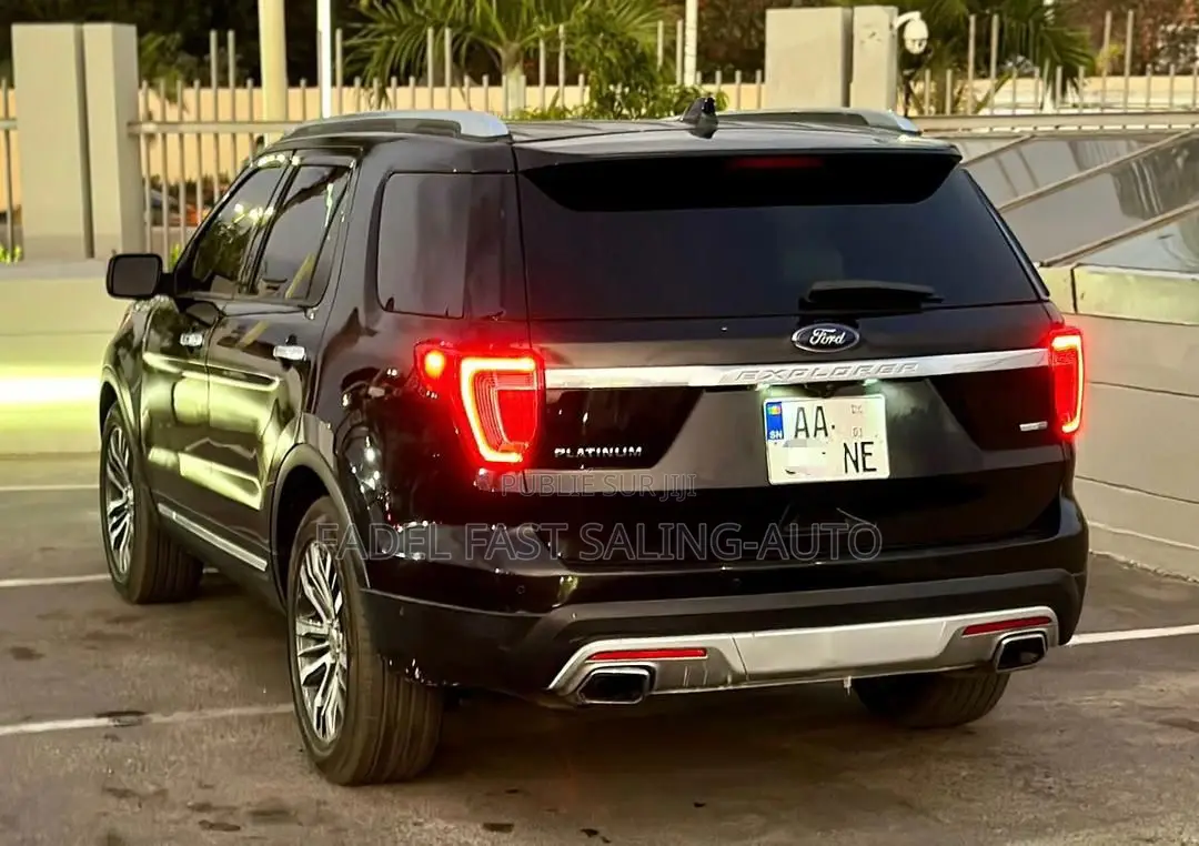 Ford Explorer Platinum 4dr 4x4 (3.5L 6cyl 6A) 2017 Black