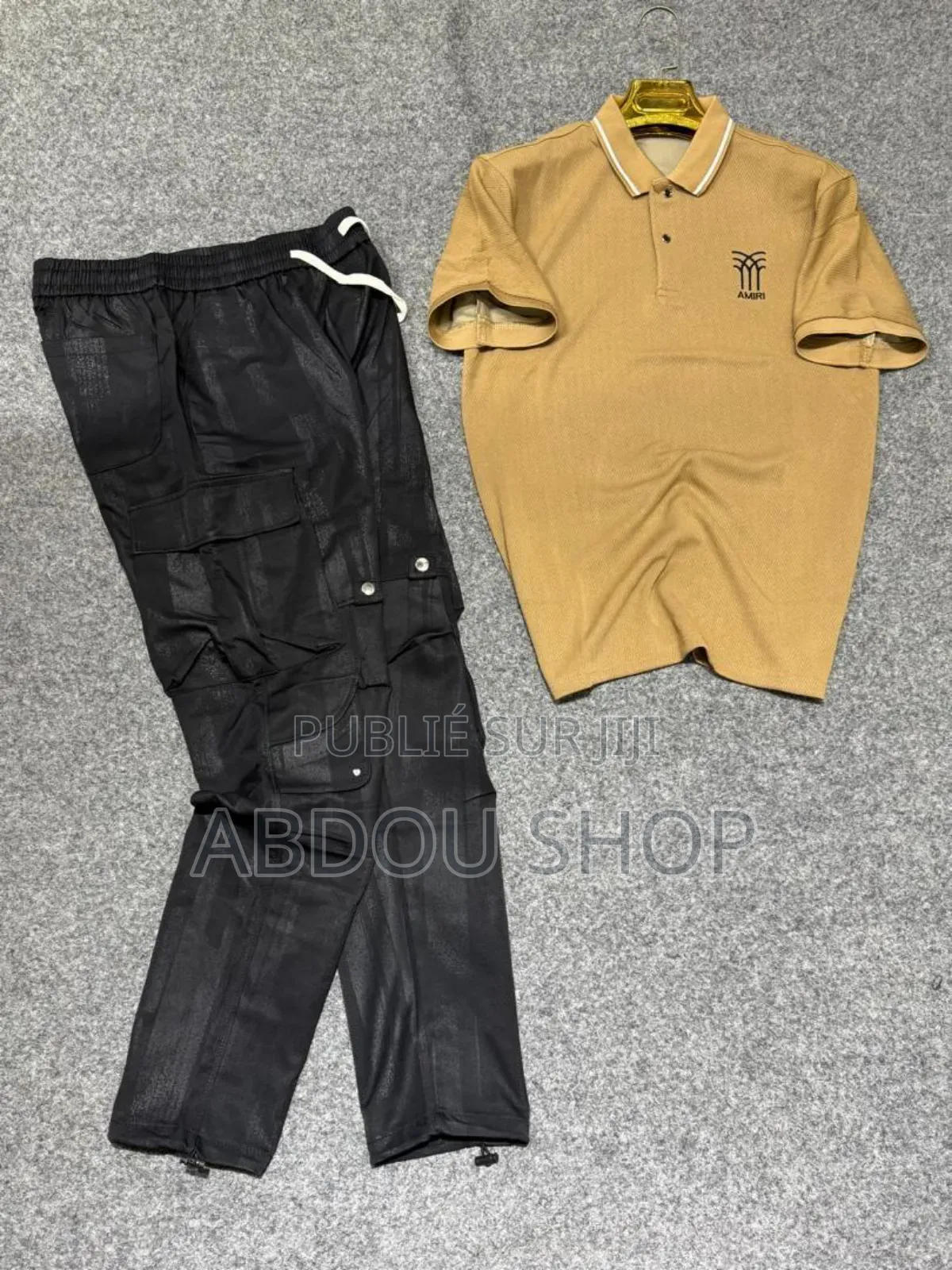 T-Shirts Et Pantalons Disponible