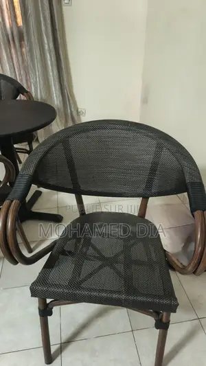 Table Terasse + 3 Chaises en Rotin