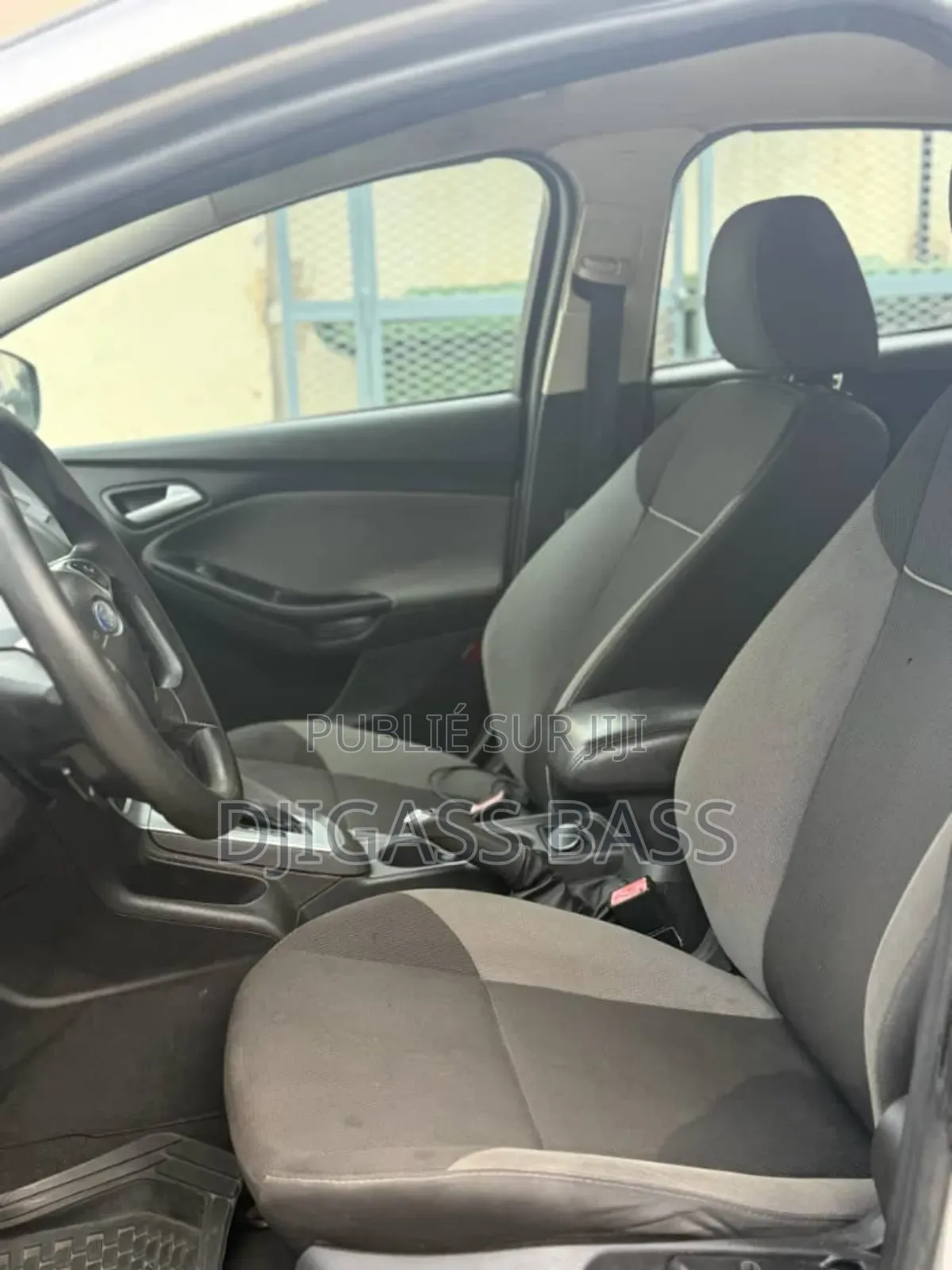 Ford Focus 2013 Blanc cassé