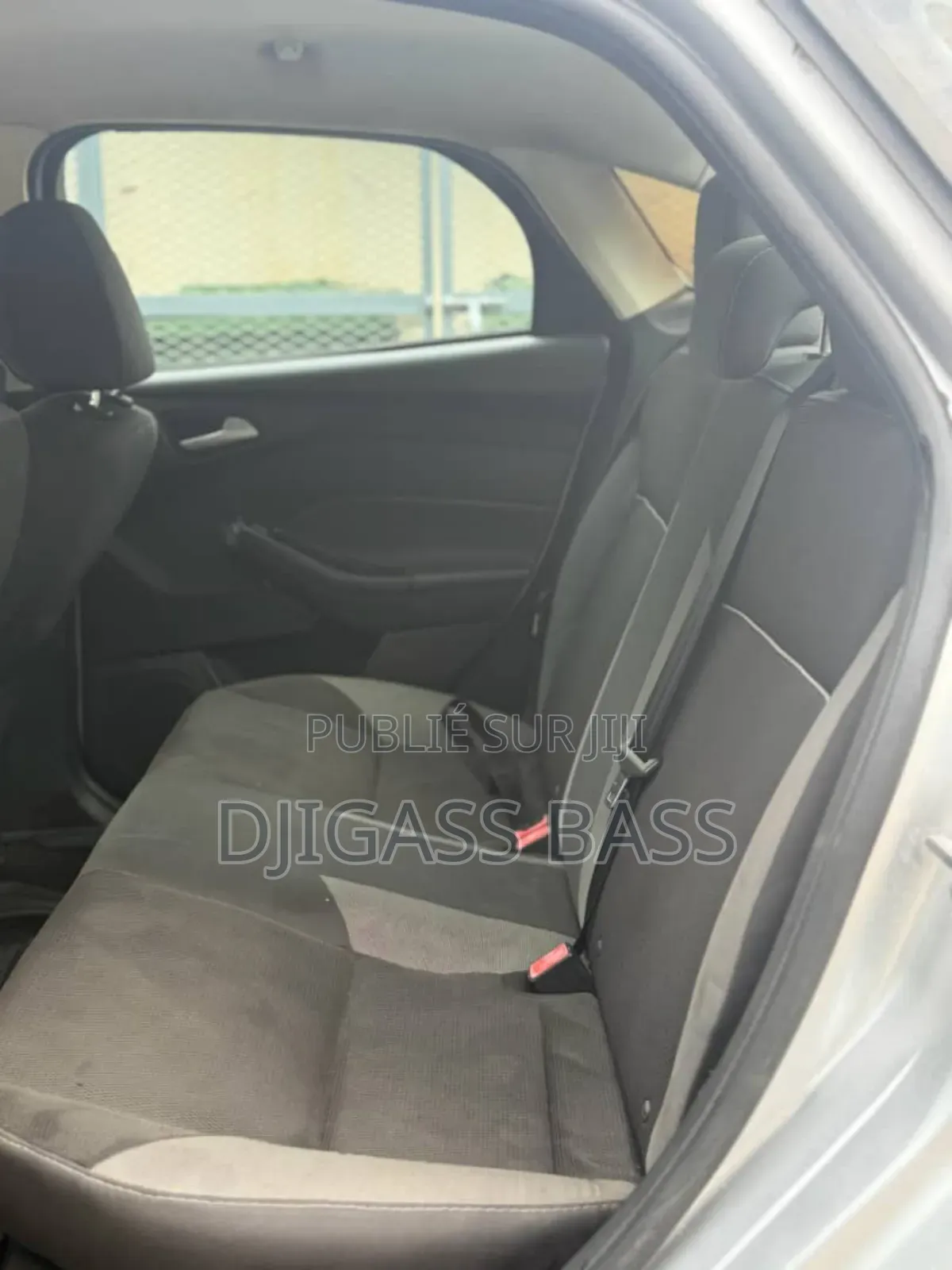 Ford Focus 2013 Blanc cassé