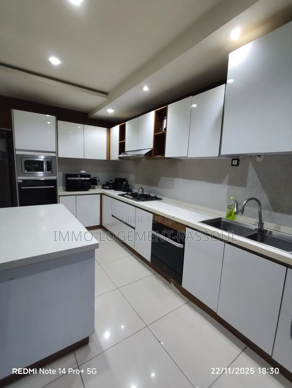 Furnished 3chbre Appartement dans , Almadies à Vendre