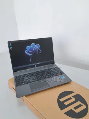 Photo - Ordinateur Portable HP 250 G8 4GB Intel Celeron SSD 256GB