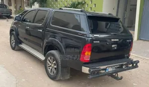 Photo - Toyota Hilux 2012 Black