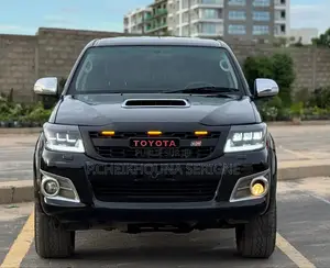 Photo - Toyota Hilux 2016 Black