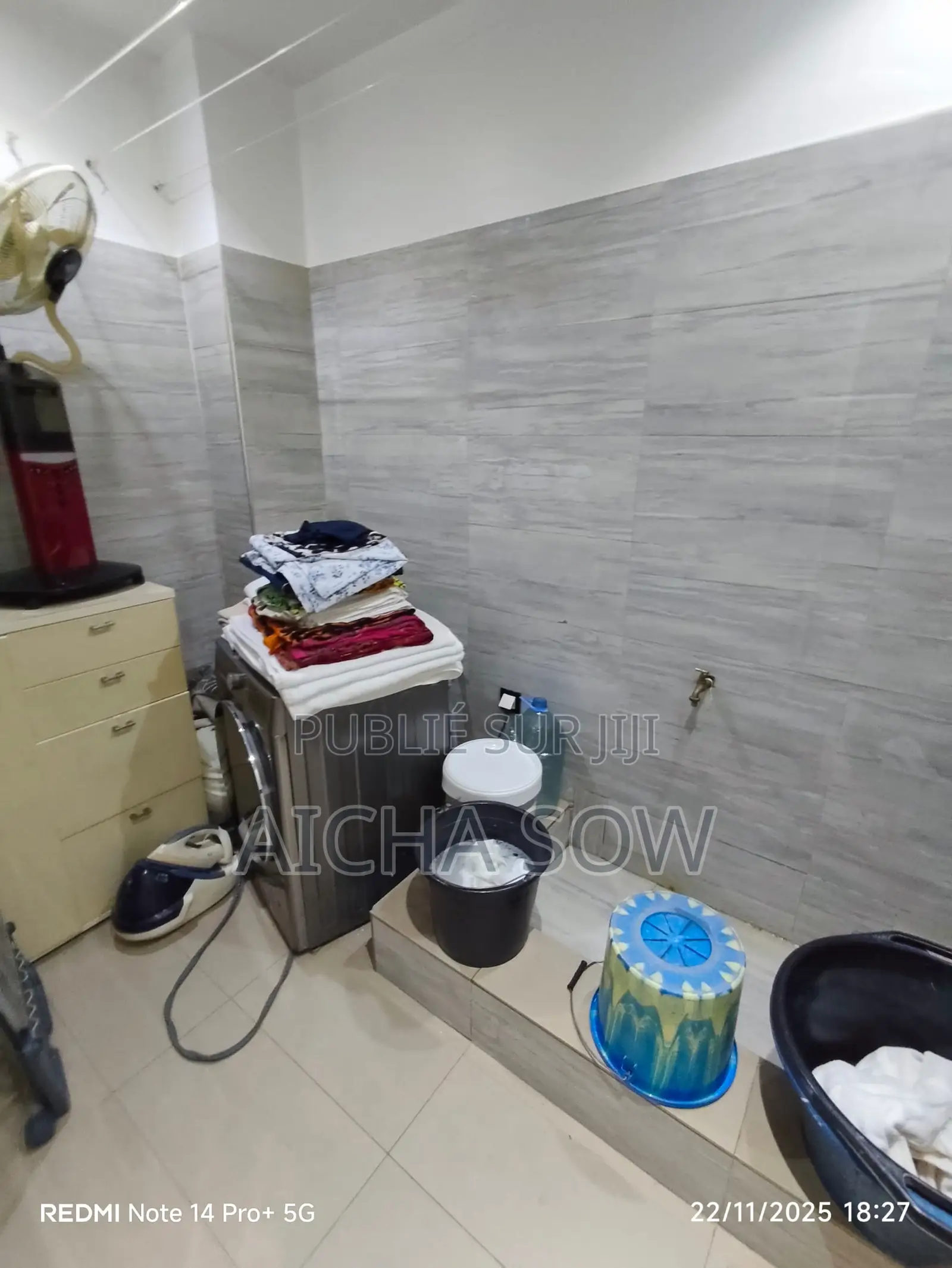 Furnished 3chbre Appartement dans Immo Logement, Almadies à Vendre