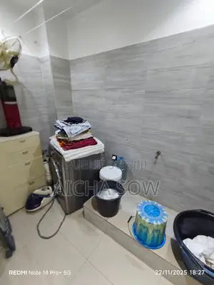 Furnished 3chbre Appartement dans Immo Logement, Almadies à Vendre