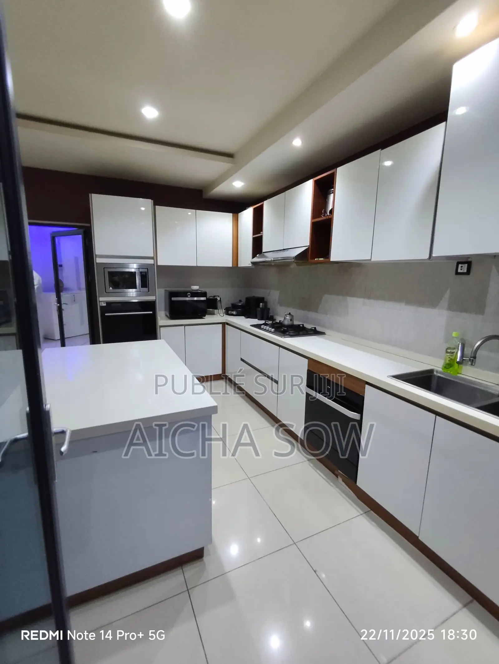 Furnished 3chbre Appartement dans Immo Logement, Almadies à Vendre