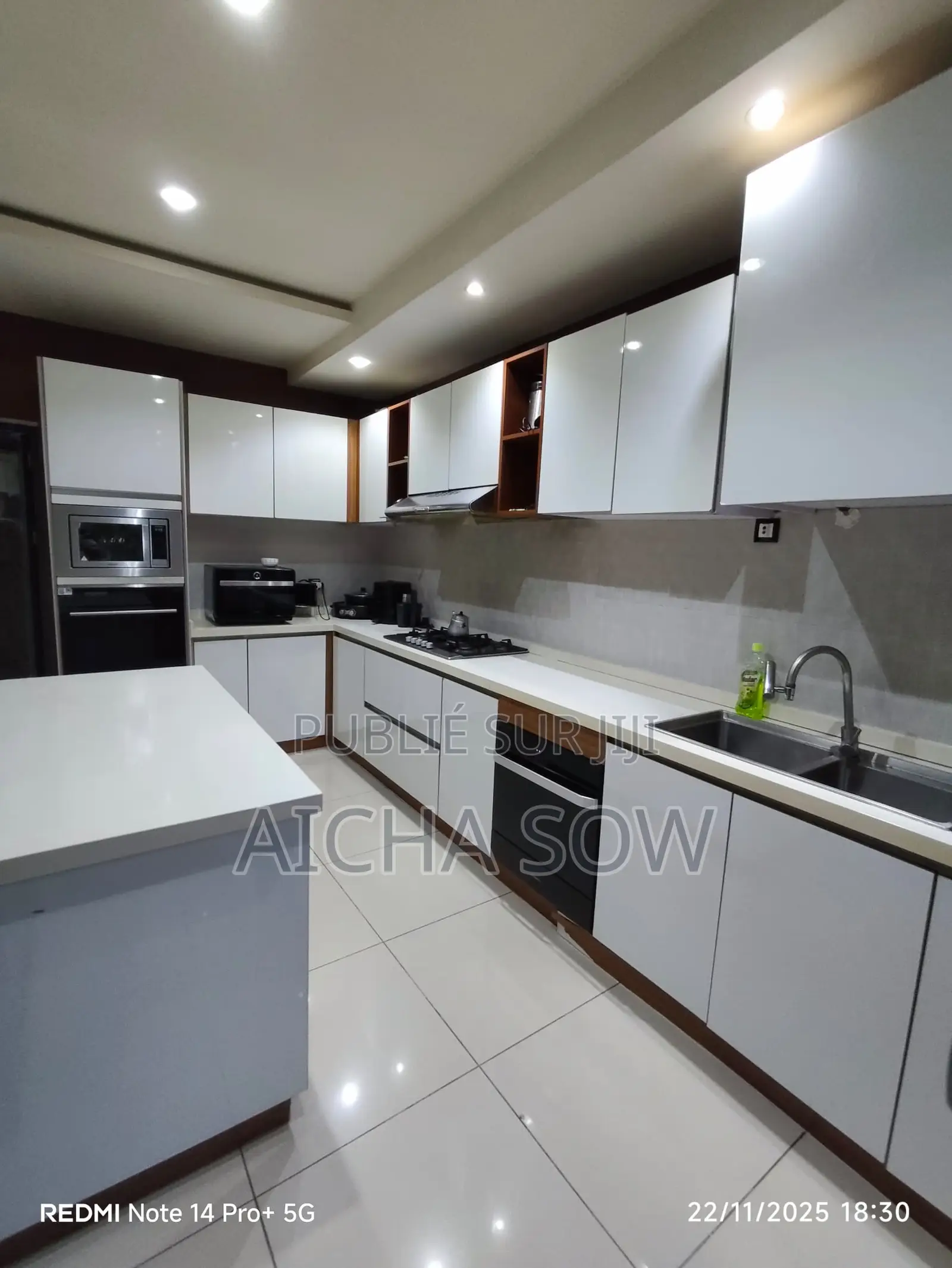 Furnished 3chbre Appartement dans Immo Logement, Almadies à Vendre