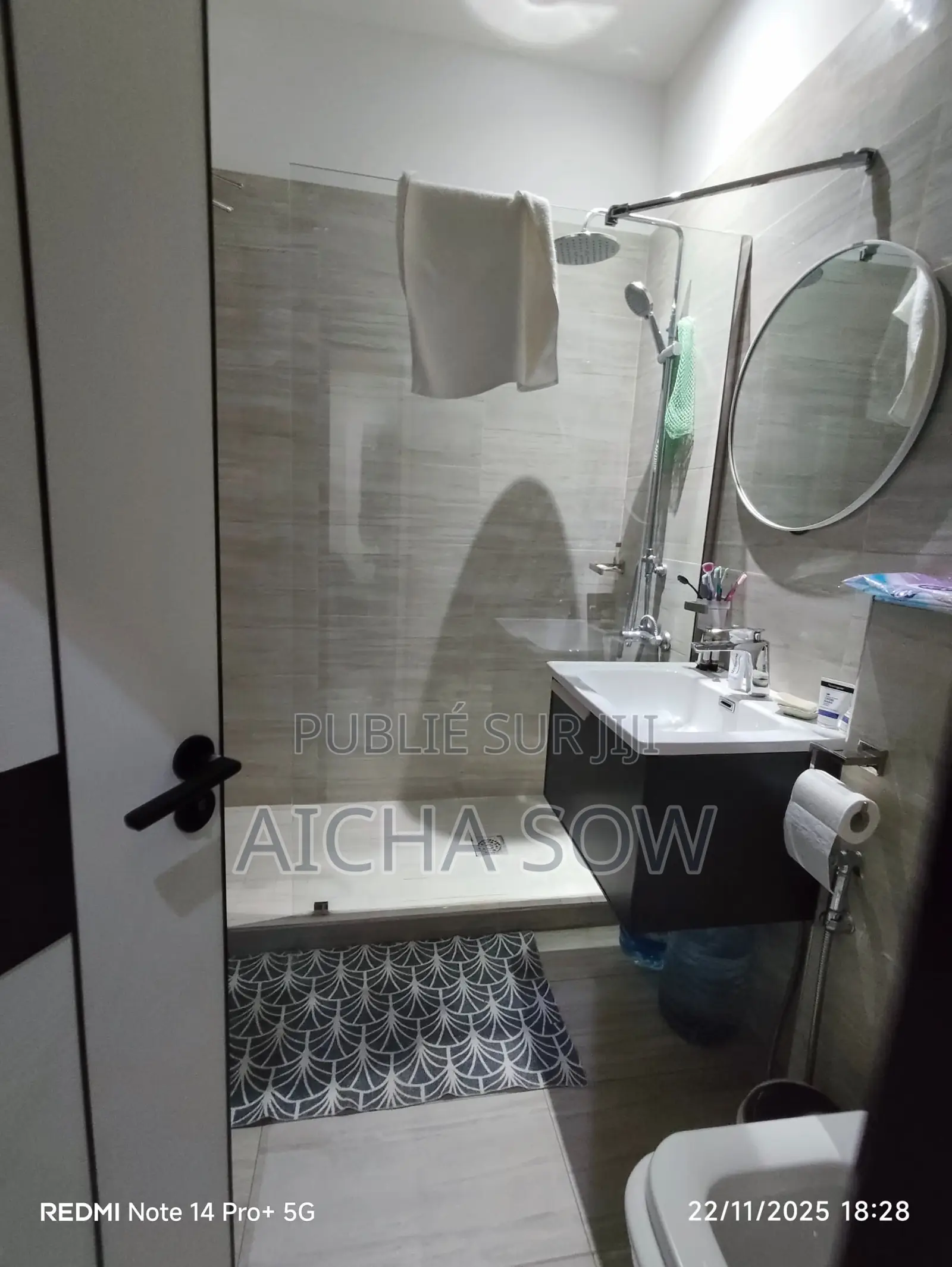 Furnished 3chbre Appartement dans Immo Logement, Almadies à Vendre