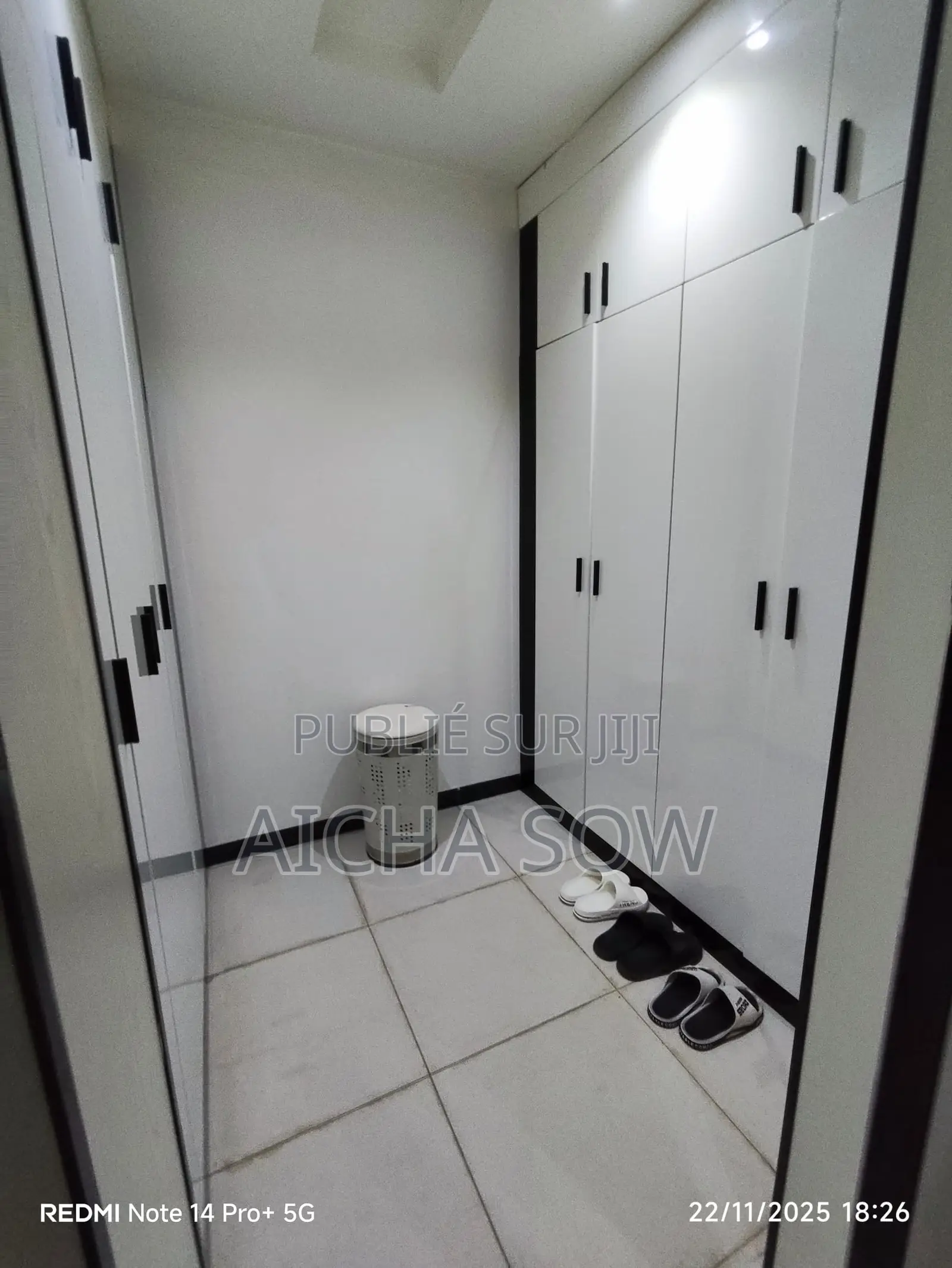 Furnished 3chbre Appartement dans Immo Logement, Almadies à Vendre