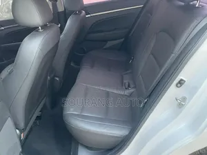 Hyundai Avante 2017 Blanc