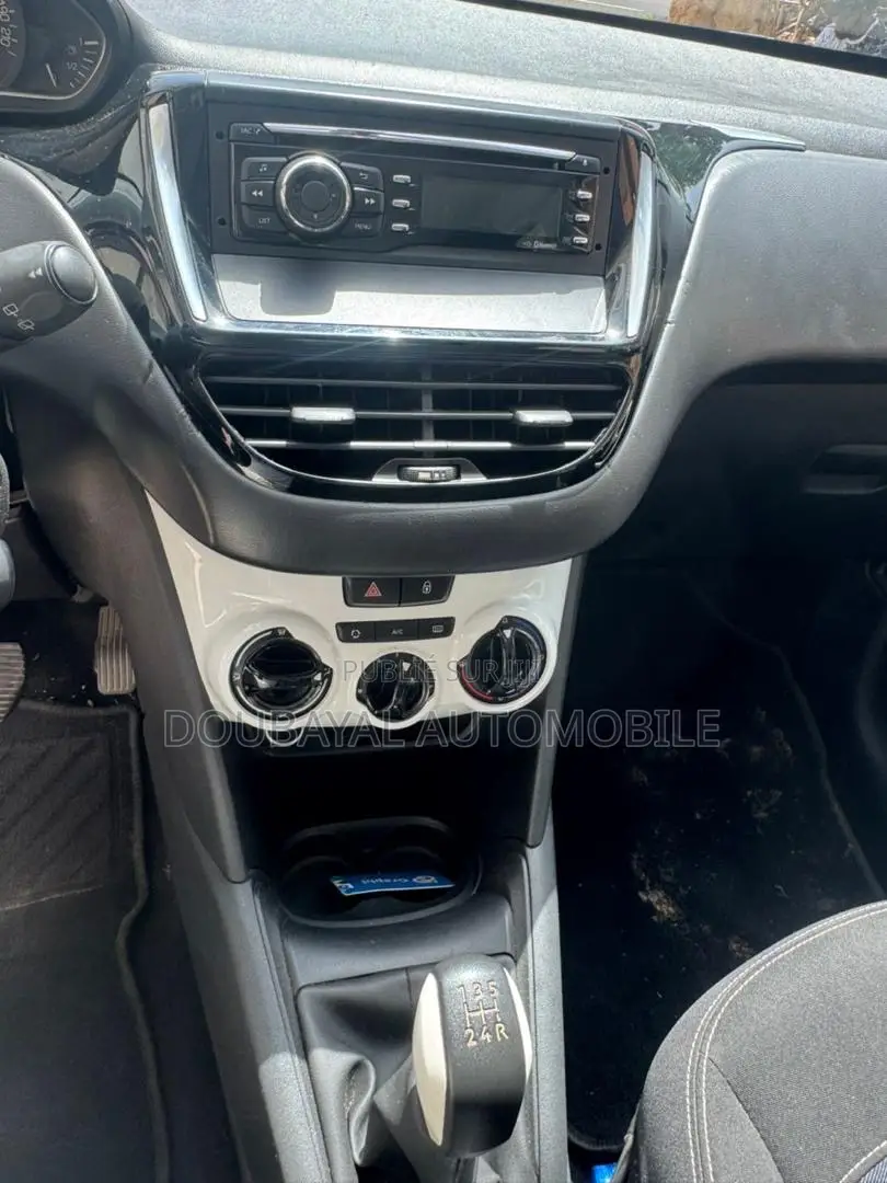 Peugeot 208 2017 Noir Mat