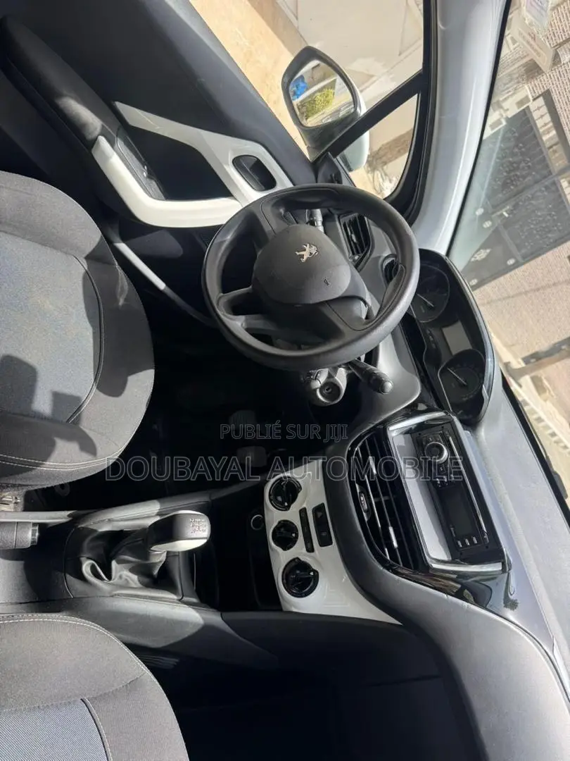 Peugeot 208 2017 Noir Mat