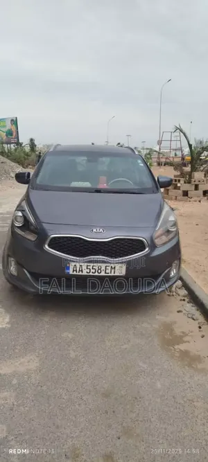 Photo - Kia Rondo 2014 Gris