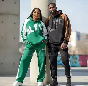 Photo - Disponible Femme Et Homme