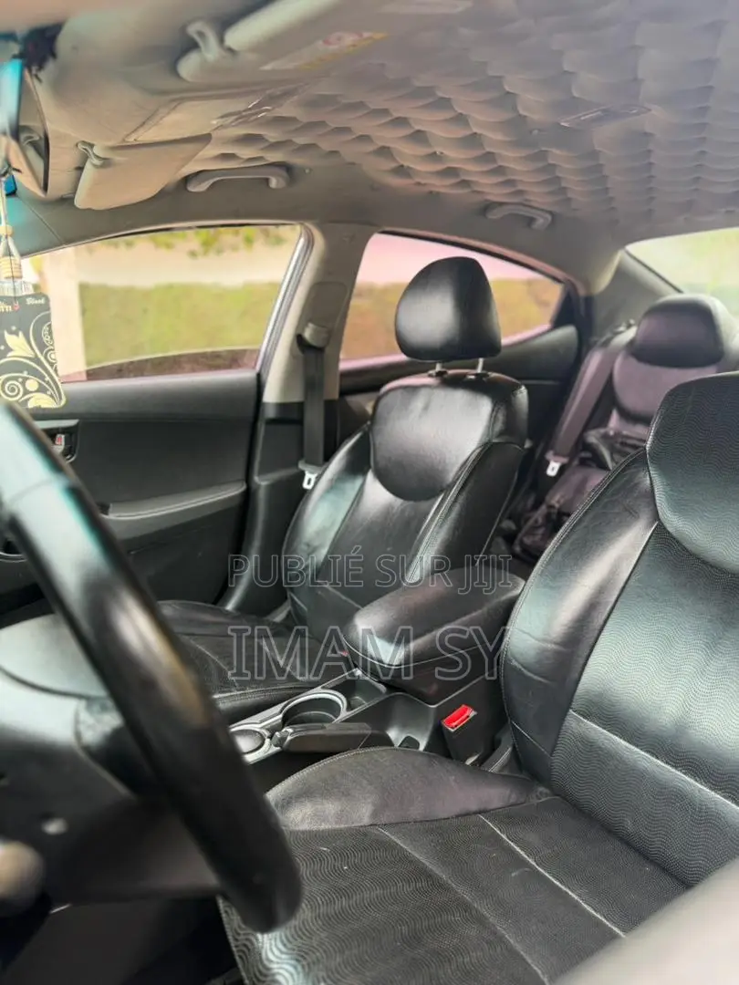 Hyundai Avante 2014 Gris