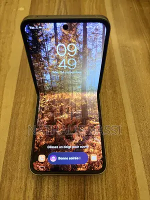 New Samsung Z 16 GB Black