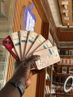 Photo - New Apple iPhone 13 128 GB Rose