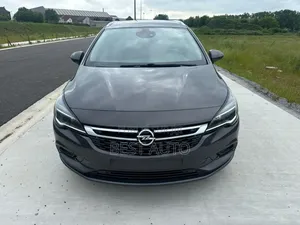 Photo - Opel Astra 2016 Black