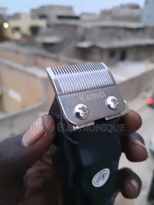 Tondeuse Professionnelle Kemei Km-233 – Puissance Précision