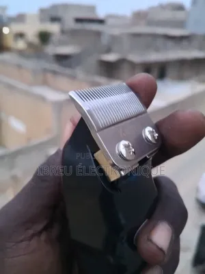 Tondeuse Professionnelle Kemei Km-233 – Puissance Précision